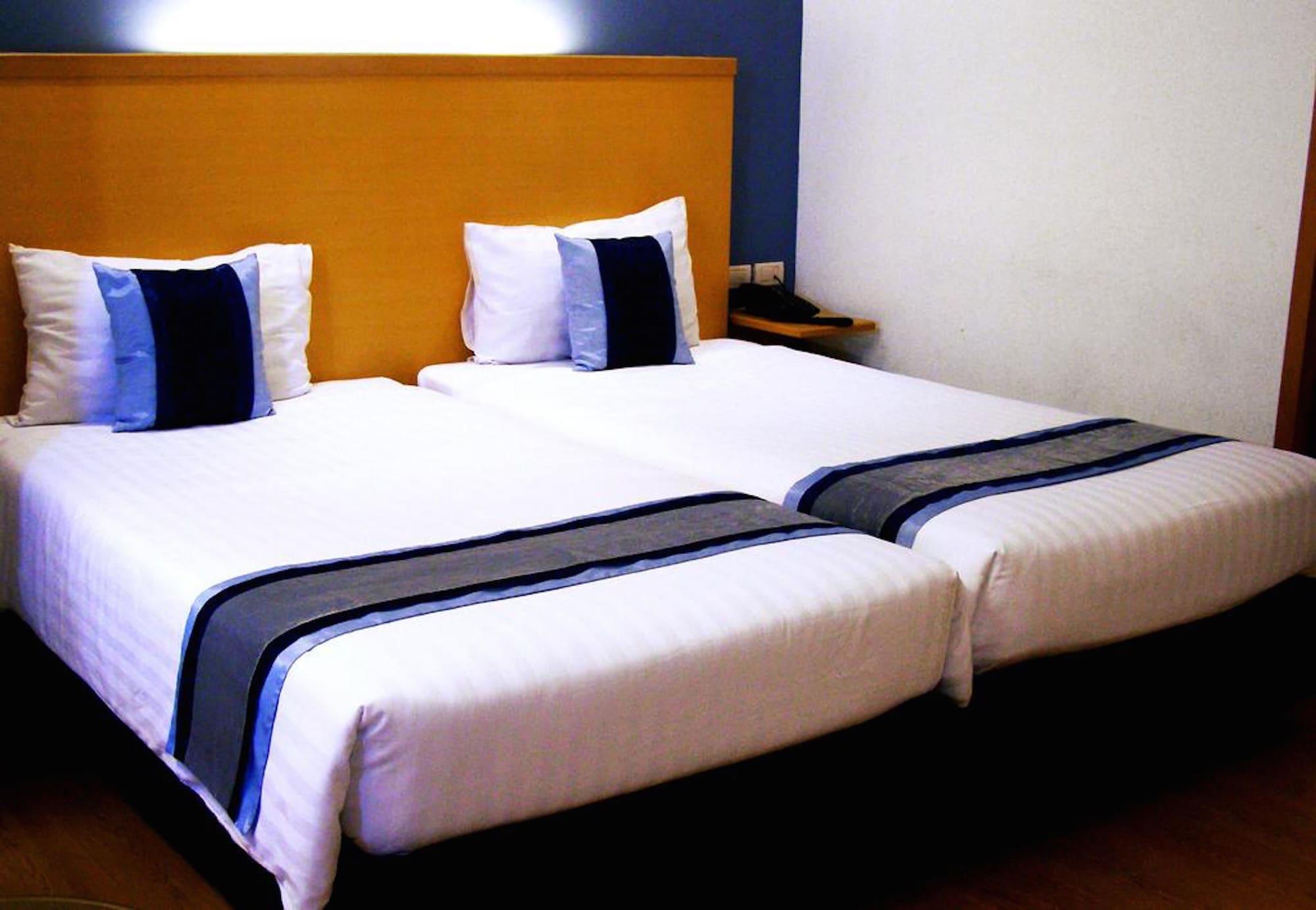 בנגקוק Iyarin @ Tuk Chang Hotel מראה חיצוני תמונה
