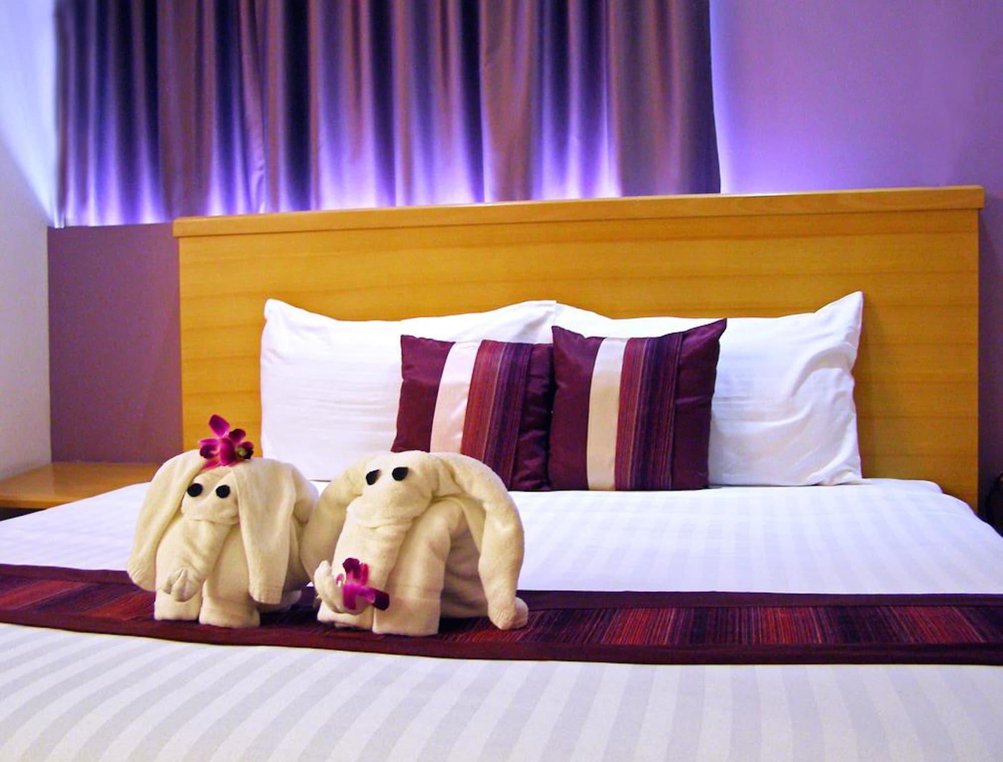 בנגקוק Iyarin @ Tuk Chang Hotel מראה חיצוני תמונה