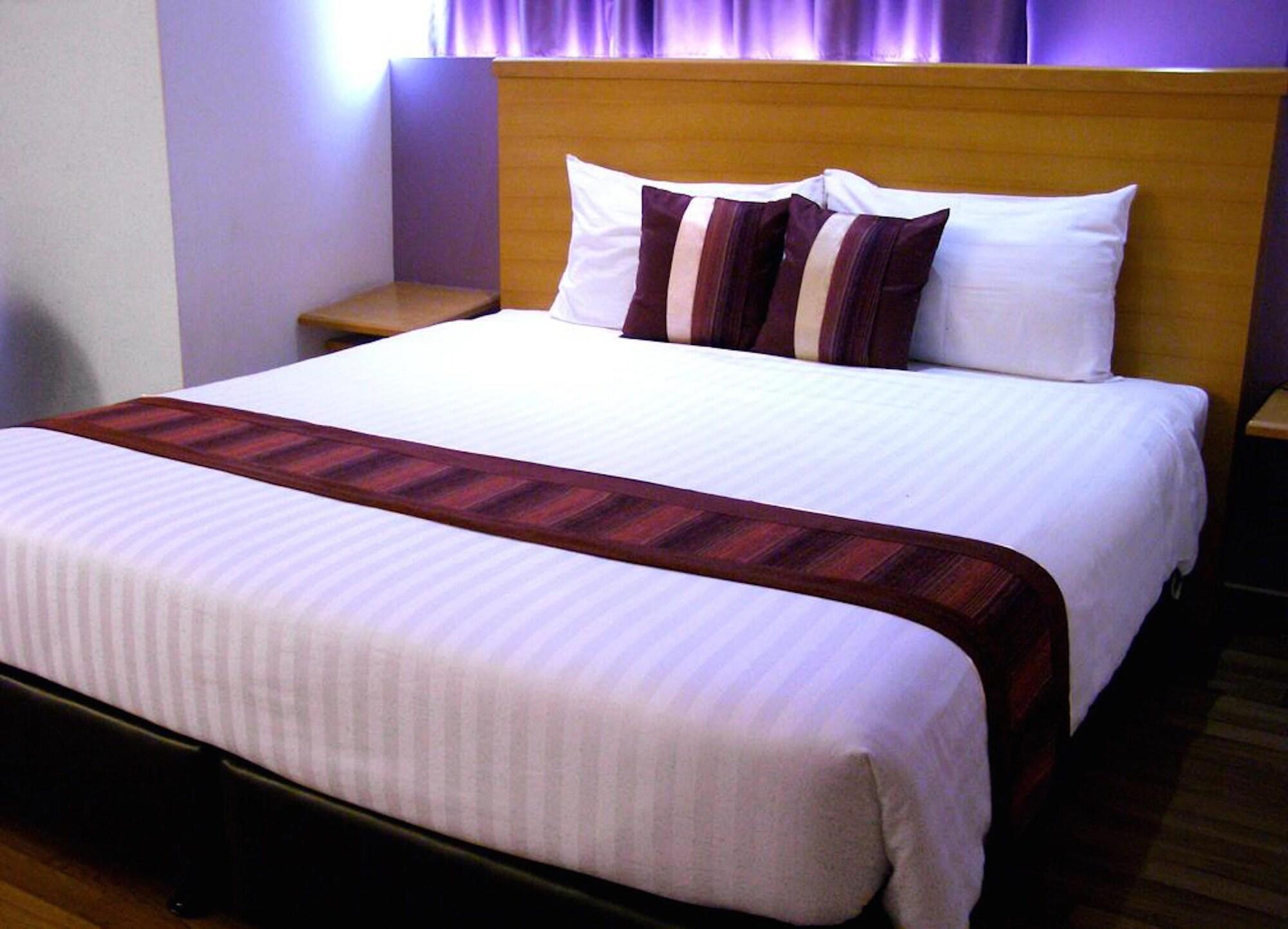 בנגקוק Iyarin @ Tuk Chang Hotel מראה חיצוני תמונה