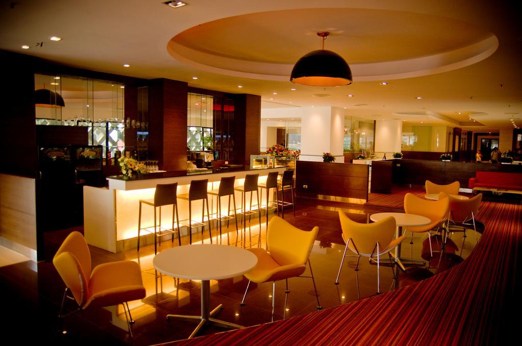 בנגקוק Iyarin @ Tuk Chang Hotel מראה חיצוני תמונה