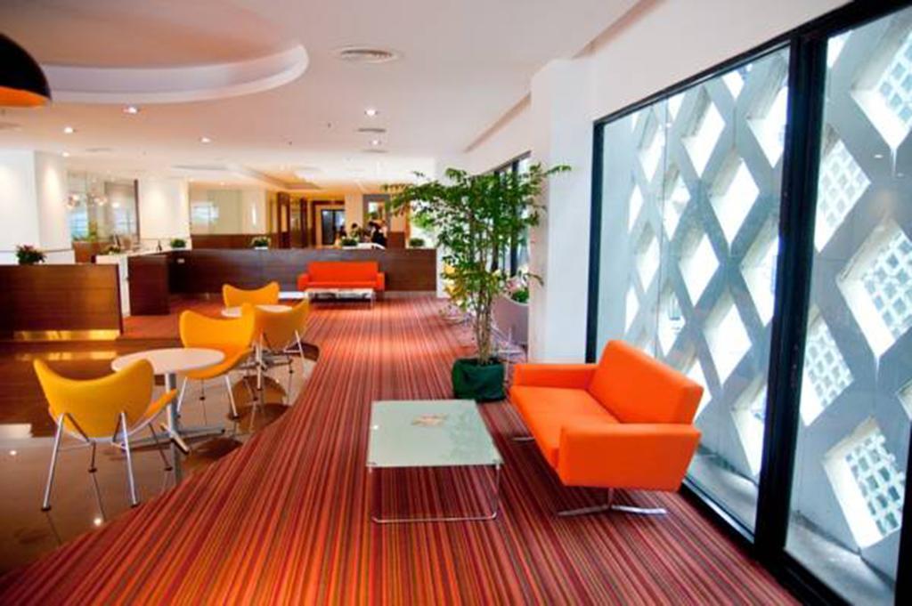 בנגקוק Iyarin @ Tuk Chang Hotel מראה חיצוני תמונה