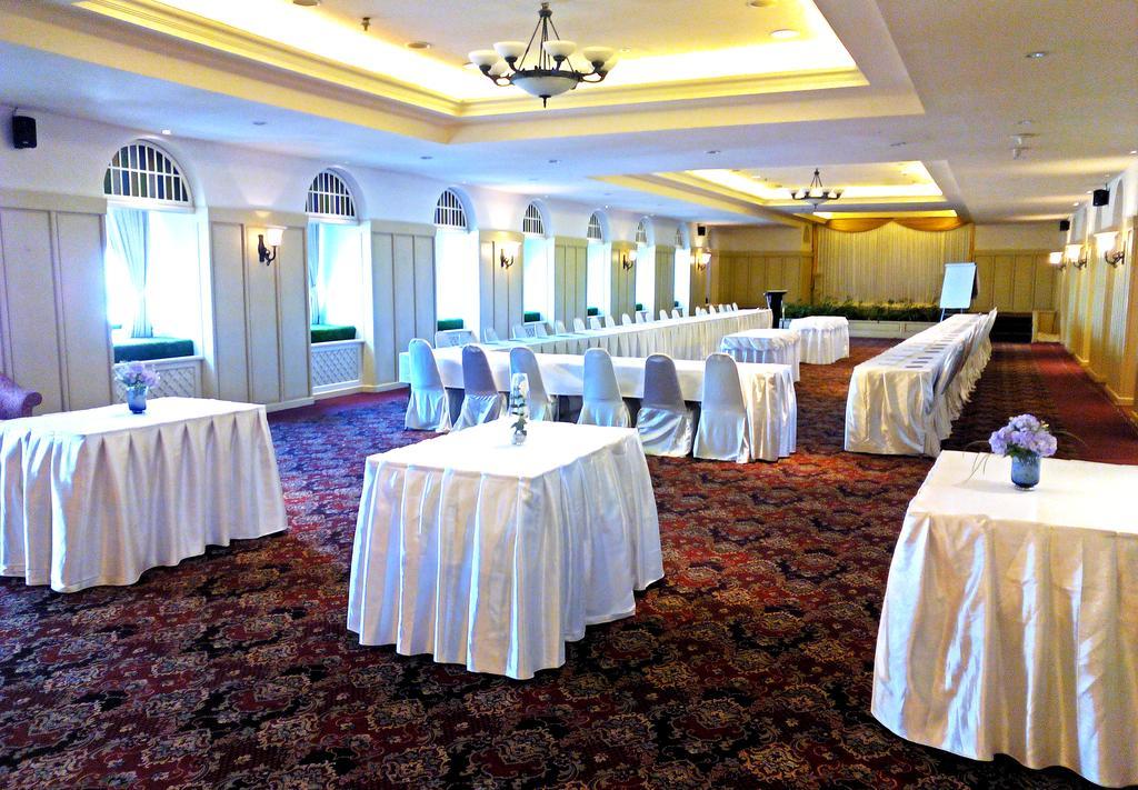 בנגקוק Iyarin @ Tuk Chang Hotel מראה חיצוני תמונה