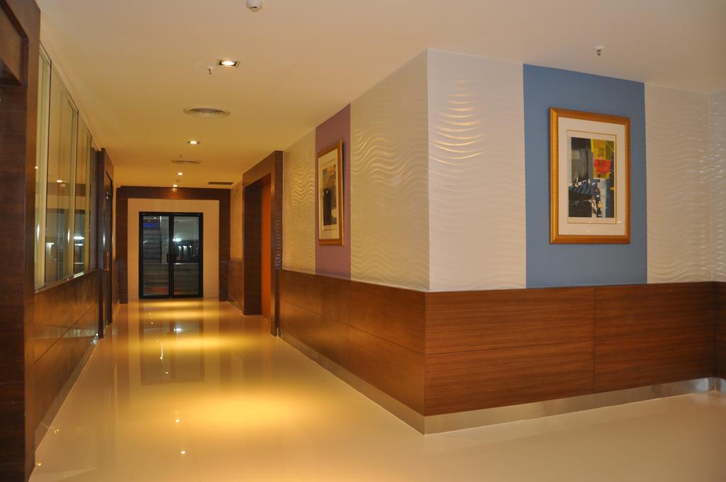בנגקוק Iyarin @ Tuk Chang Hotel מראה חיצוני תמונה