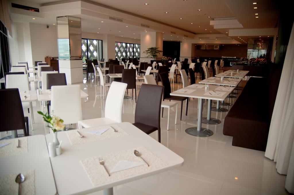 בנגקוק Iyarin @ Tuk Chang Hotel מראה חיצוני תמונה
