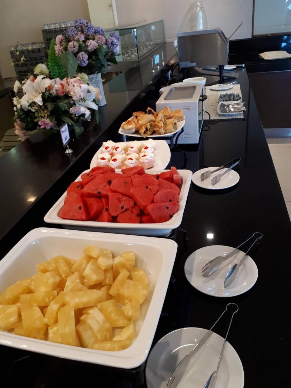 בנגקוק Iyarin @ Tuk Chang Hotel מראה חיצוני תמונה
